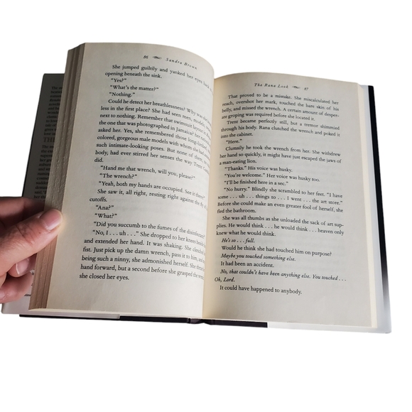 Saundra Brown Book Bundle The Rana Look / A Whole New Light - Picture 9 of 14